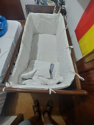 Cuna de bebé de madera