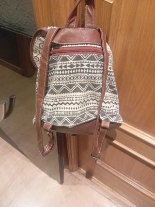 Mochila con estampado geométrico