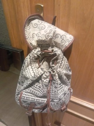 Mochila con estampado geométrico