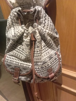 Mochila con estampado geométrico