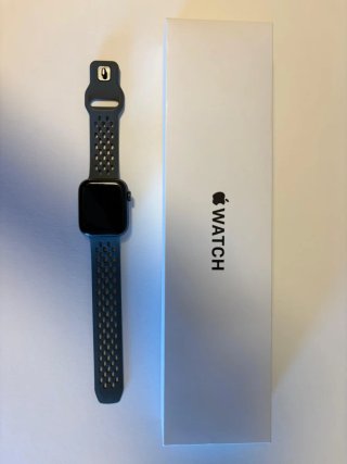 Apple Watch SE 44mm + 8 cinturini