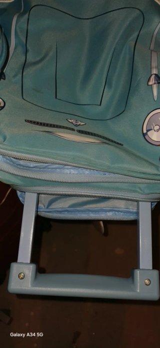 Maleta infantil azul con diseño de coche