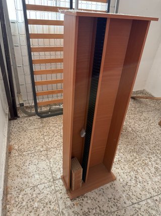 Mueble CD/DVD estrecho con baldas ajustables
