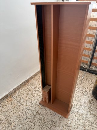 Mueble CD/DVD estrecho con baldas ajustables