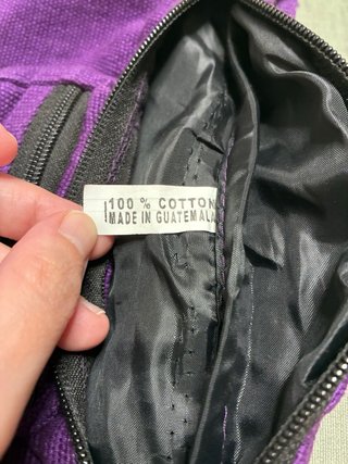 Riñonera morada con cremalleras