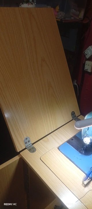 Máquina de coser Sigma con mueble cor beig madera