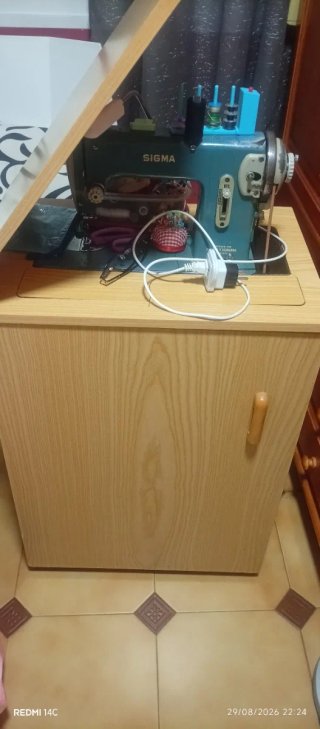 Máquina de coser Sigma con mueble cor beig madera