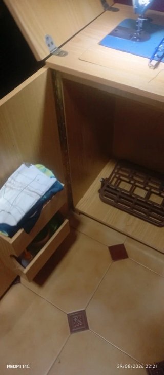 Máquina de coser Sigma con mueble cor beig madera