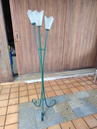 Lámpara de pie metal verde 3 tulipas hecha a mano