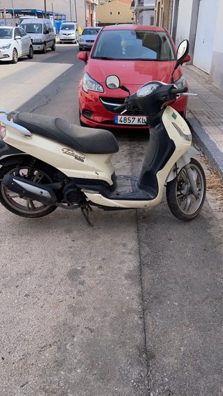 Peugeot Tweet 125 Beige 2010