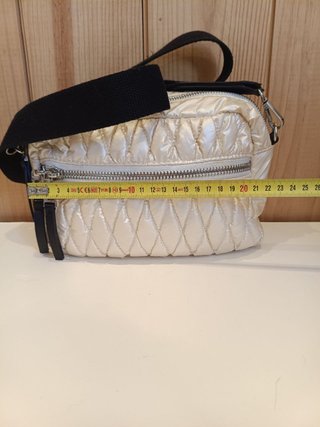 Bolso bandolera acolchado beige de Parfois