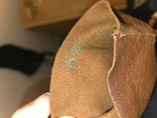 Guantes de piel marrones