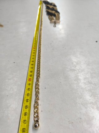 Cinturón cadena dorada y goma negra