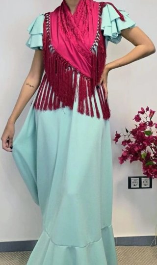 Traje de flamenca morado con volantes