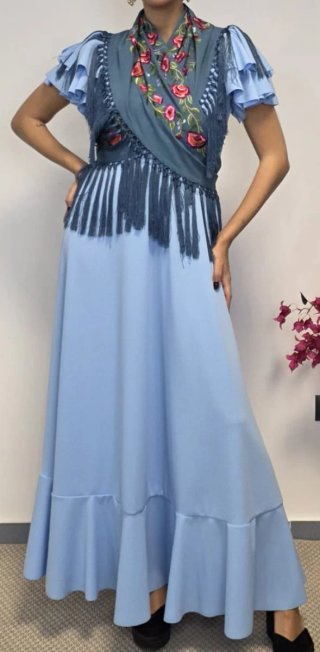 Traje de flamenca morado con volantes