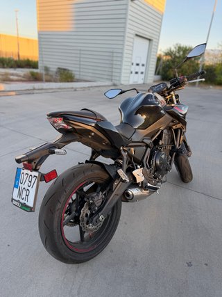 Kawasaki Z650 A2 2025 Negra