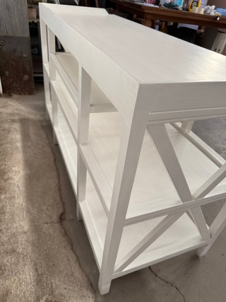Estantería de madera maciza blanca