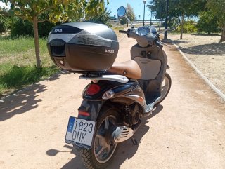 Piaggio Scooter Azul Marrón
