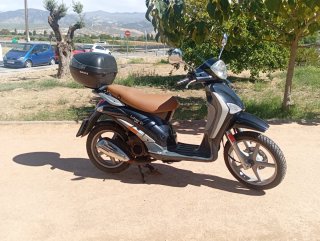 Piaggio Scooter Azul Marrón