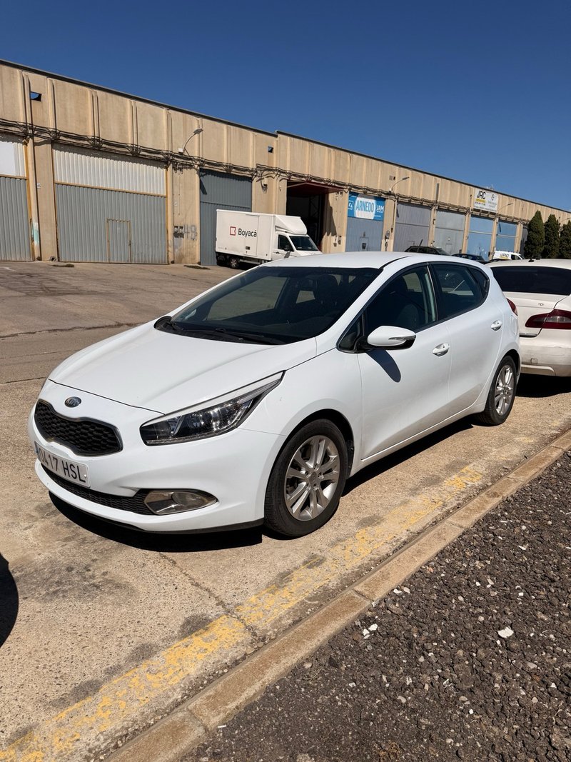 KIA Ceed 2013 - foto 1