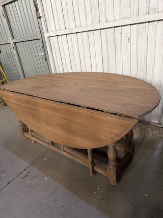 Mesa comedor ovalada de madera maciza nueva