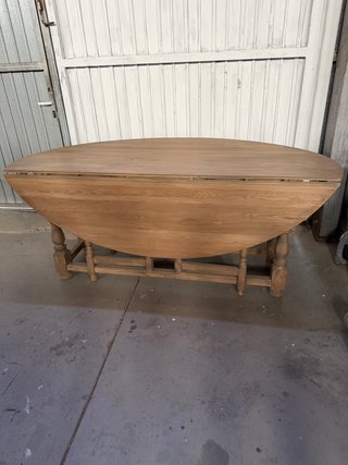 Mesa comedor ovalada de madera maciza nueva