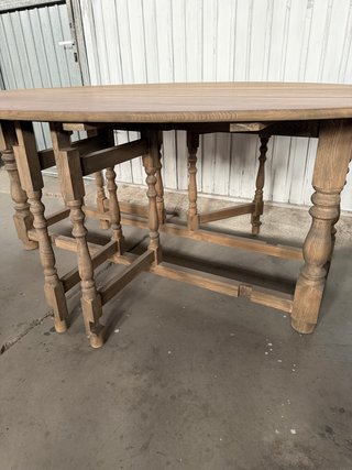 Mesa comedor ovalada de madera maciza nueva