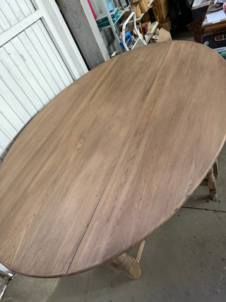 Mesa comedor ovalada de madera maciza nueva