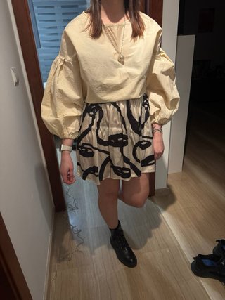 Blusa beige tejido natural manga abullonada