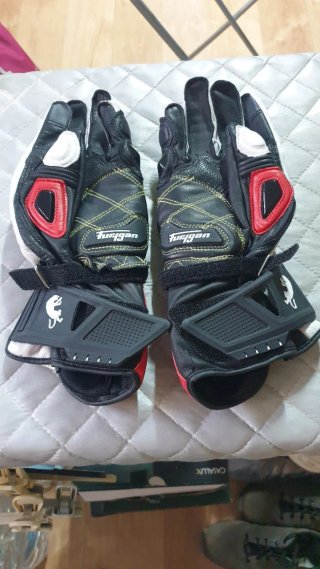 Guantes de moto nuevos.