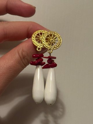 Orecchini Zama Corallo Bambù Agate Bianche
