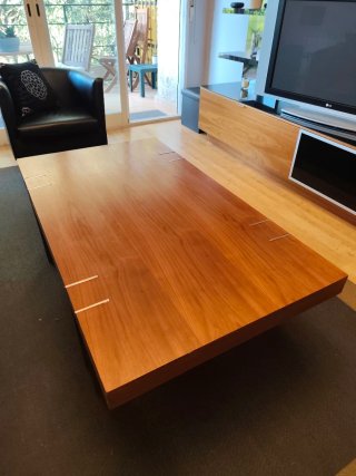 Mesa de centro minimalista.