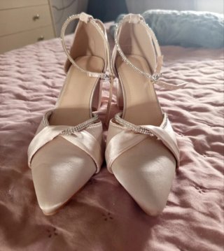 Zapatos elegantes fiesta beige-crema