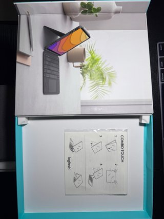 Custodia con tastiera Logitech - iPad Air 4th gen
