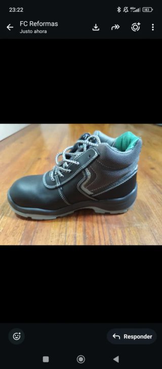 Zapatos de trabajo negros y verdes