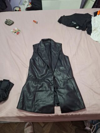 Chaleco de cuero negro
