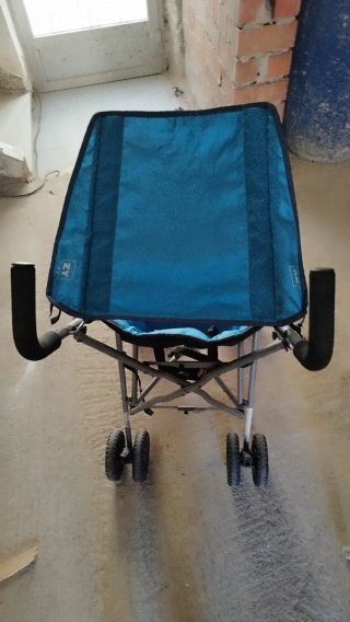 Silla de paseo azul plegable