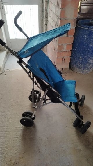Silla de paseo azul plegable