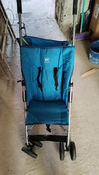 Silla de paseo azul plegable