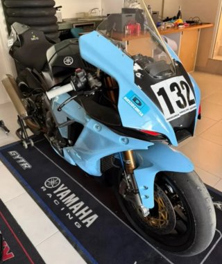 Yamaha R1 Circuito 2025-2026