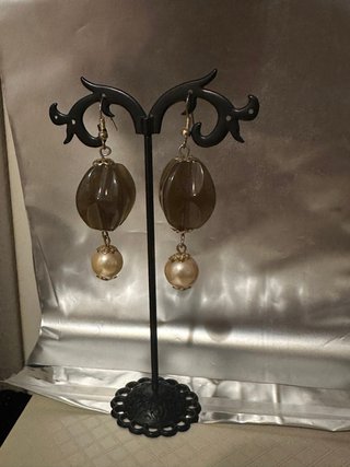 Orecchini pendenti verdi e oro