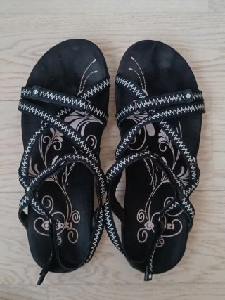 Sandalias Trekking y Senderismo Izas