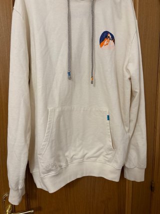 Sudadera beigecon estampado de montaña Marca Pulpo