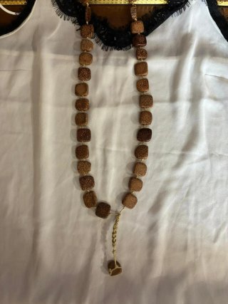 Collana da donna con perline in legno