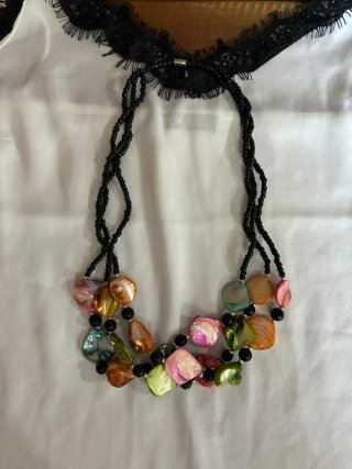 Collana donna con perline e conchiglie multicolore