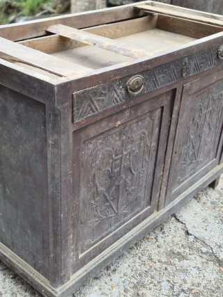 Chinero antiguo madera y metal