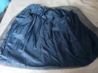 Abrigo de lana gris y azul