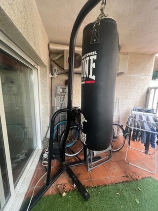 Saco de boxeo LEONE + Estructura