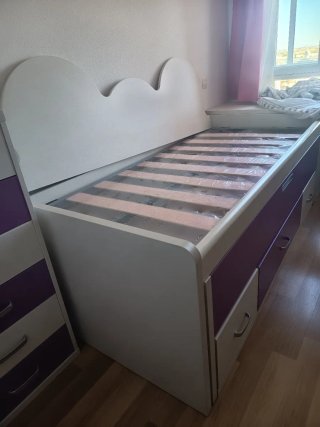 Cama doble juvenil con cajones. Incluye colchones