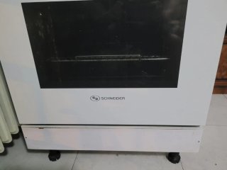 Horno eléctrico Schneider con mueble blanco